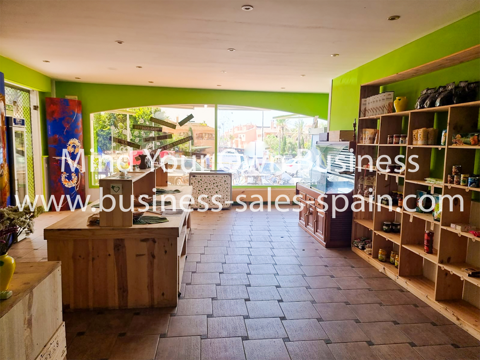 BARGAIN – Modern Café Situated In Busy Commercial Centre Between San Pedro And Estepona.