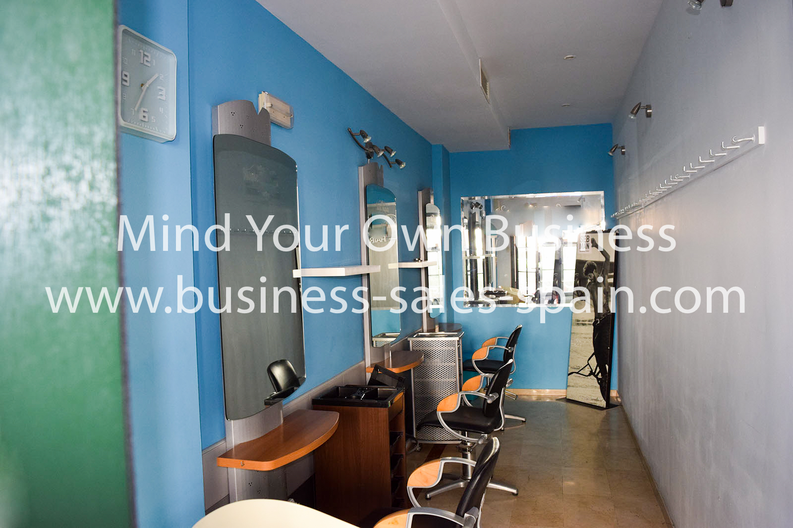 Hairdressers and Beauty Salon in Duquesa For Rent