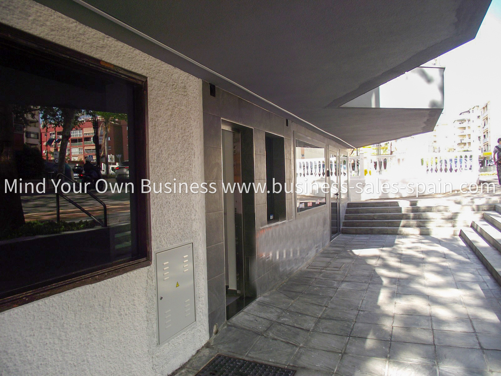 Small Bright Office For Rent in Busy Location in Fuengirola.