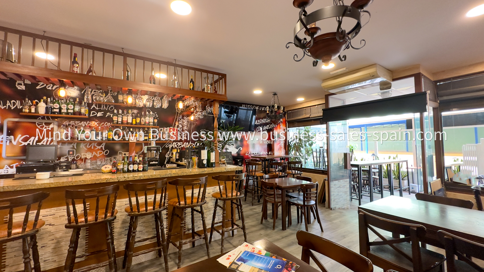 An Exquisite Wine Bar in Busy Location in Central Fuengirola.