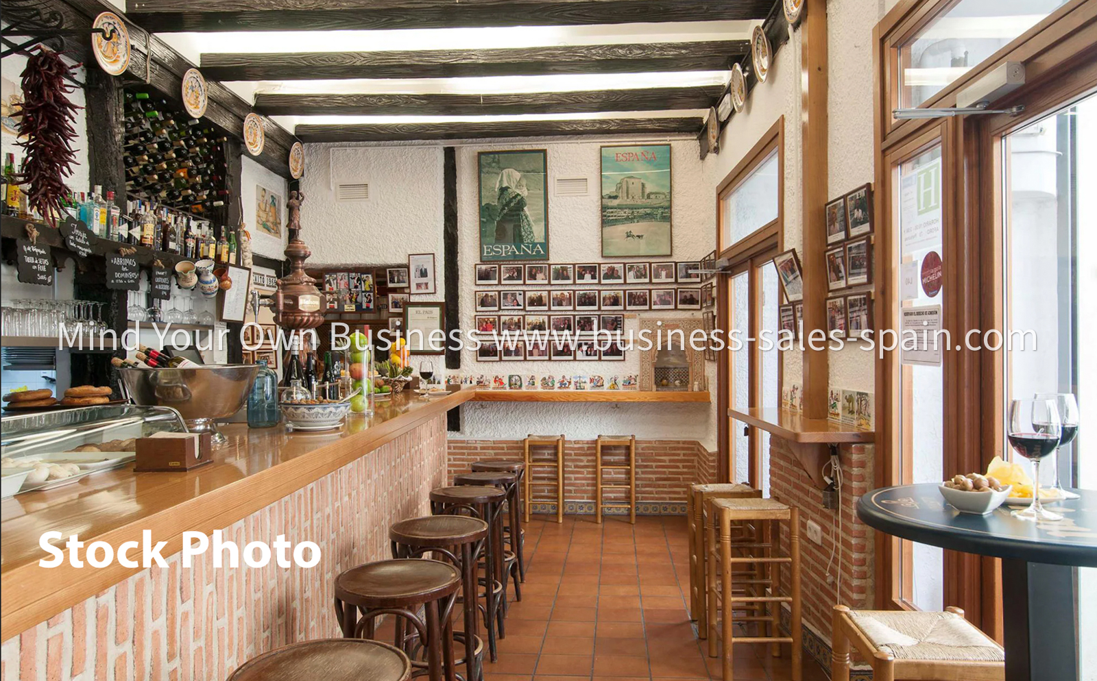 A Good Size Traditional Restaurant / Bar In Popular Square Close to The Beach in Sabinillas.