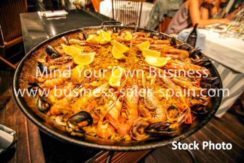 shutterstock_270034736-Ayotography-Traditional-Paella-served-at-restaurant-Luxury-food-and-drink-in-Barcelona