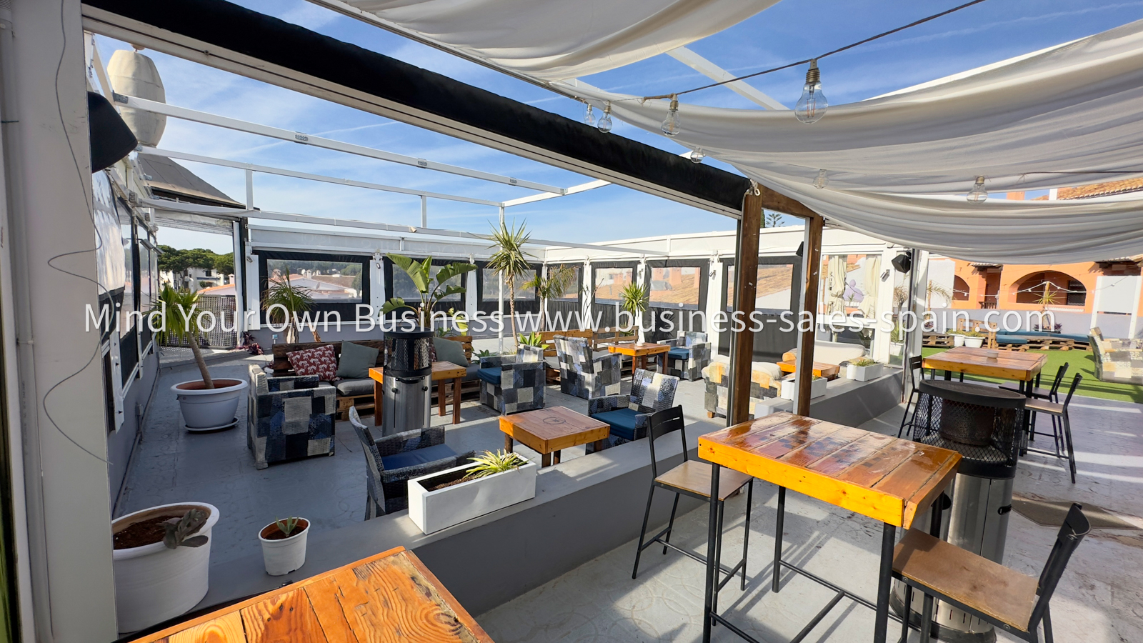Bar/Restaurant With Fantastic Roof Terrace In Busy Part Of Mijas Costa.